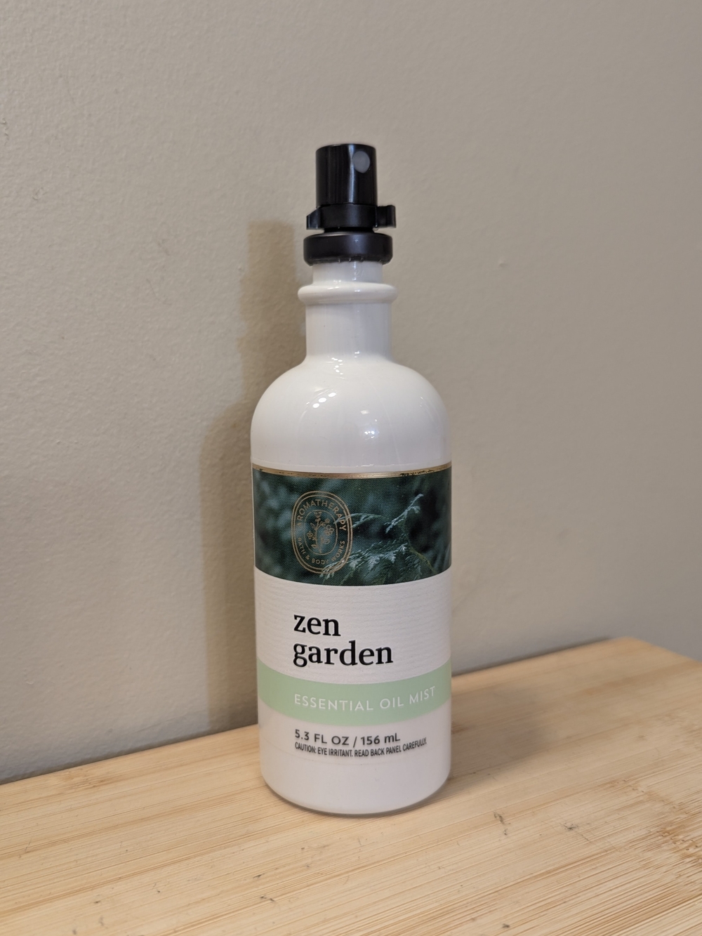 Bath & Body Works Zen Garden Essential Oil Mist - White & Green